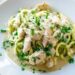 Knoblauch Parmesan Hähnchen mit Zucchini in cremiger Parmesan-Sauce